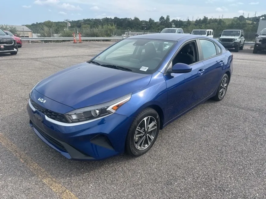 2022 Kia Forte LXS photo 1