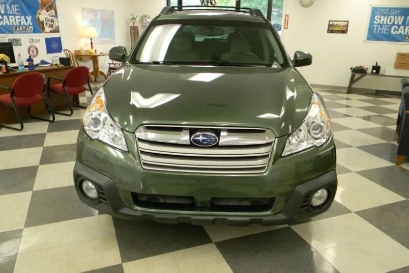 2014 Subaru Outback 2.5i Premium photo 1