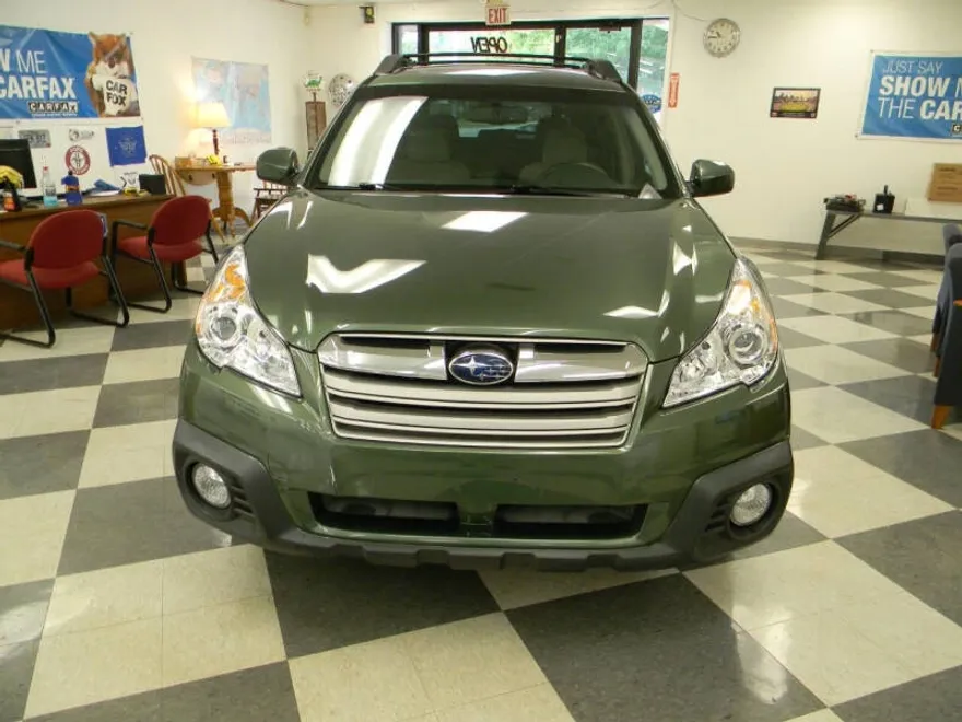 2014 Subaru Outback 2.5i Premium photo 1