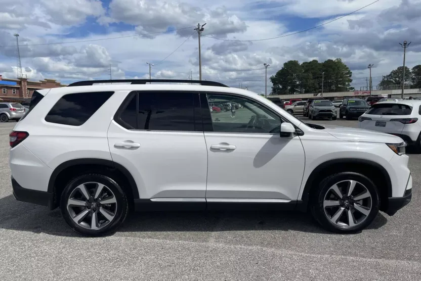 2024 Honda Pilot Touring photo 1