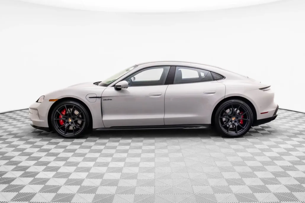 2026 Porsche Taycan GTS photo 1