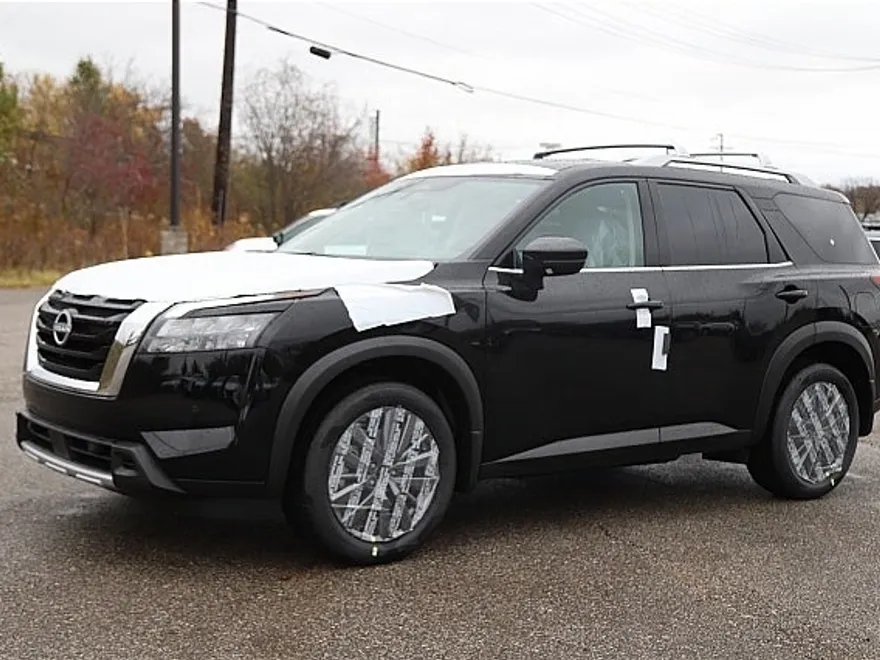 2025 Nissan Pathfinder SL photo 1