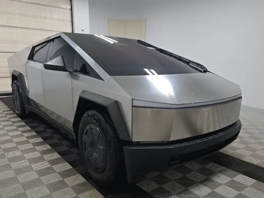 2024 Tesla Cybertruck photo 1