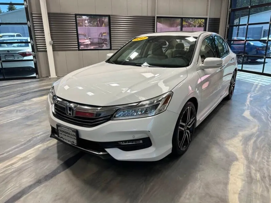 2017 Honda Accord Touring photo 1