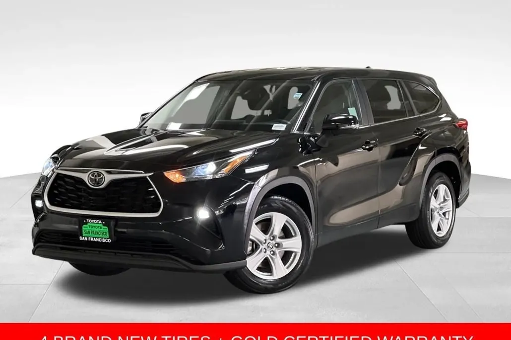2023 Toyota Highlander LE photo 1