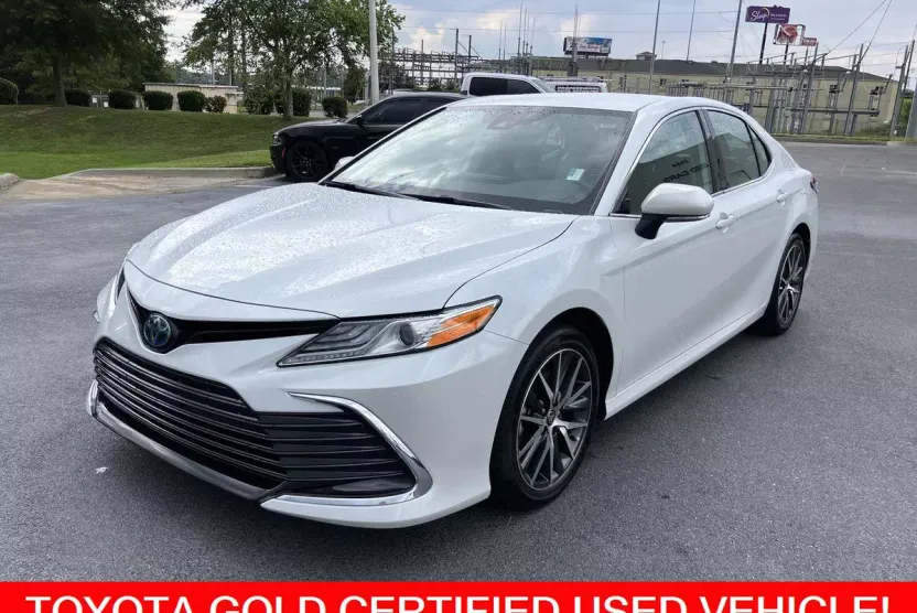 2022 Toyota Camry Hybrid XLE photo 1