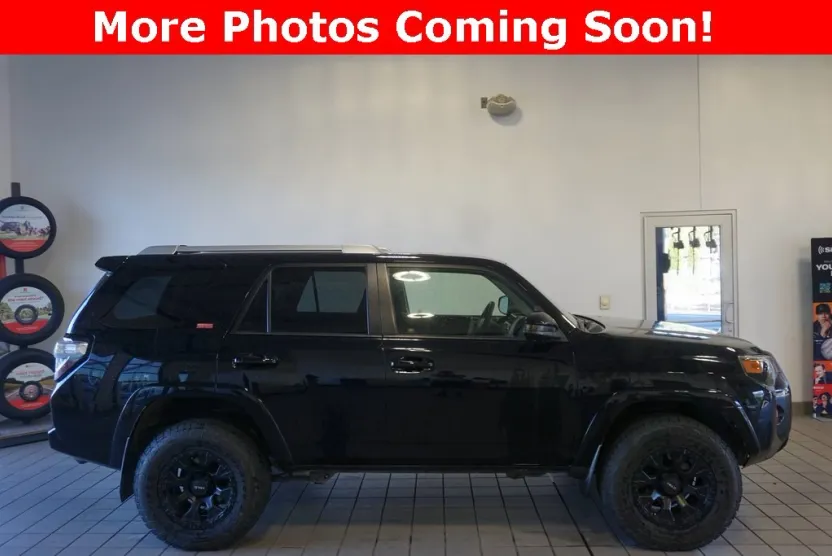 2016 Toyota 4Runner SR5 photo 1