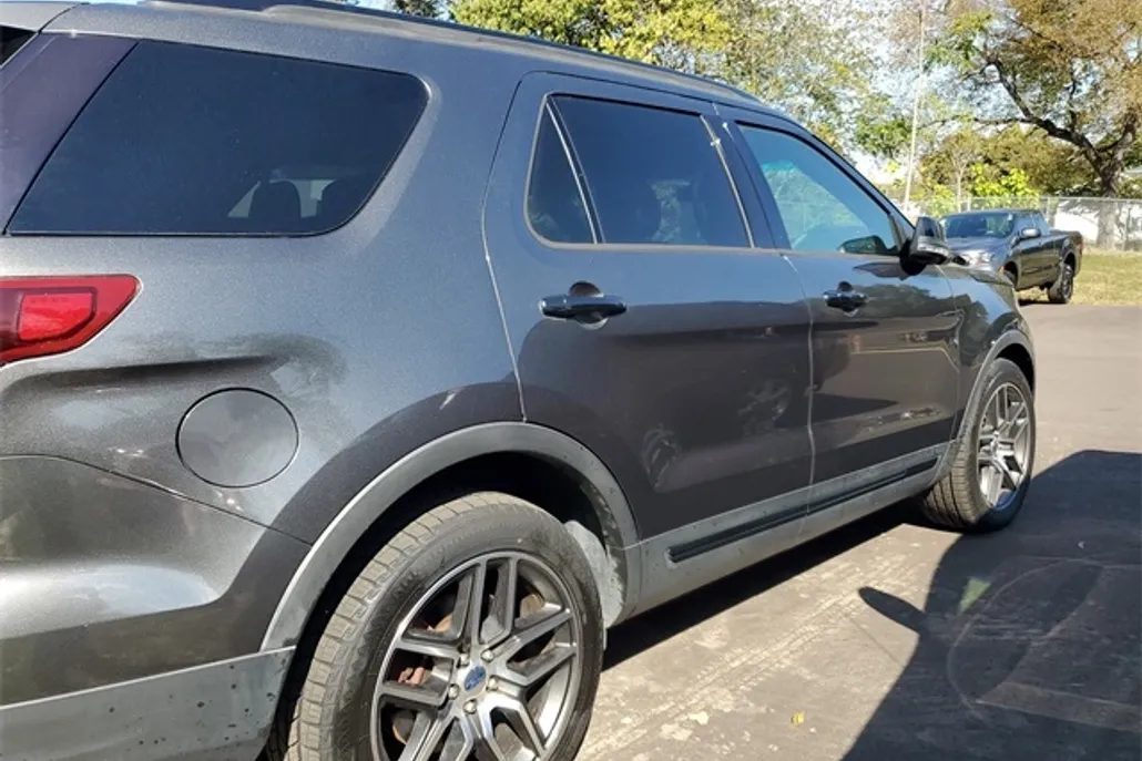 2016 Ford Explorer Sport photo 1