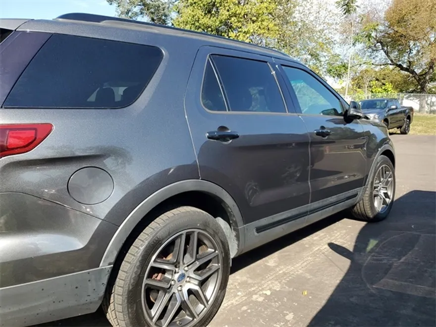 2016 Ford Explorer Sport photo 1
