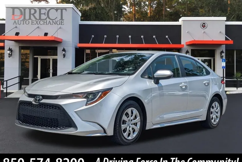 2021 Toyota Corolla LE photo 1