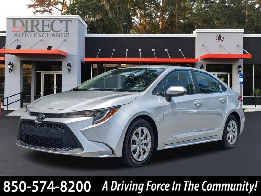 2021 Toyota Corolla LE photo 1