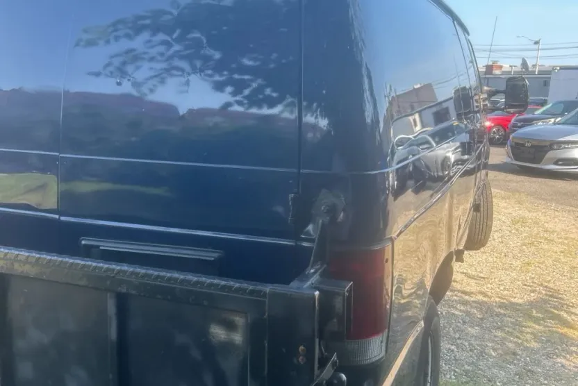 2013 Ford E-350 photo 1