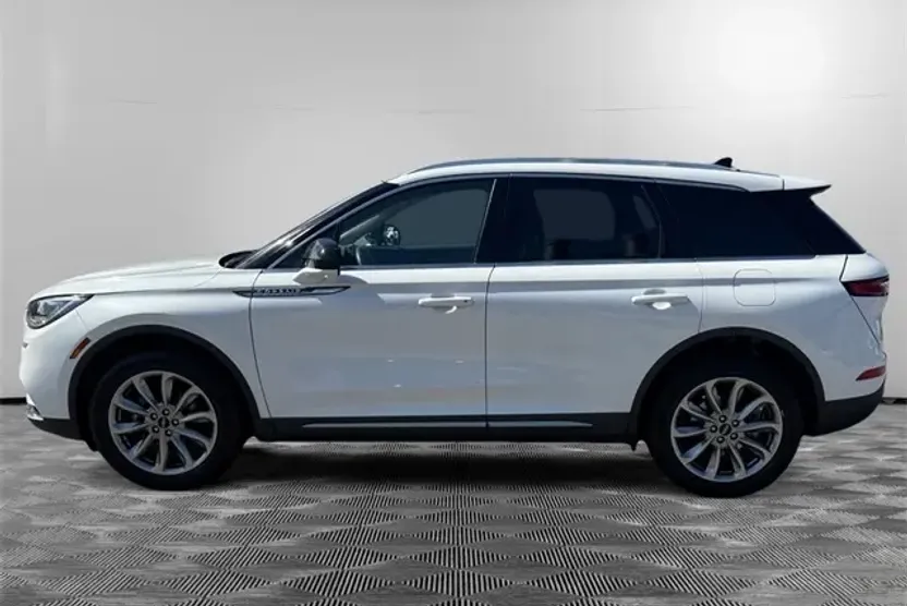 2021 Lincoln Corsair Standard photo 1