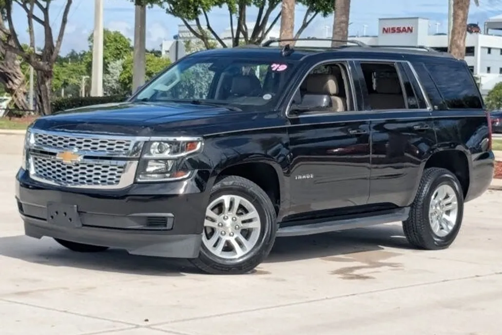2019 Chevrolet Tahoe LT photo 1