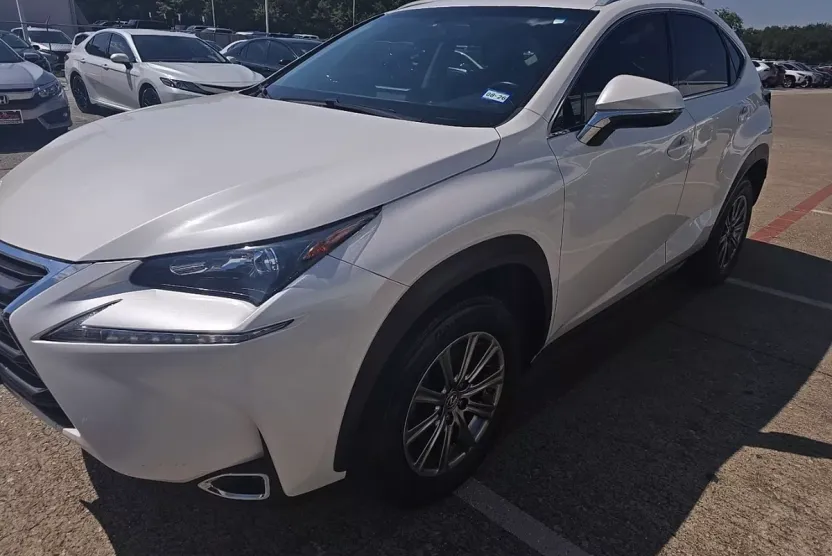 2017 Lexus NX 200t Luxury photo 1