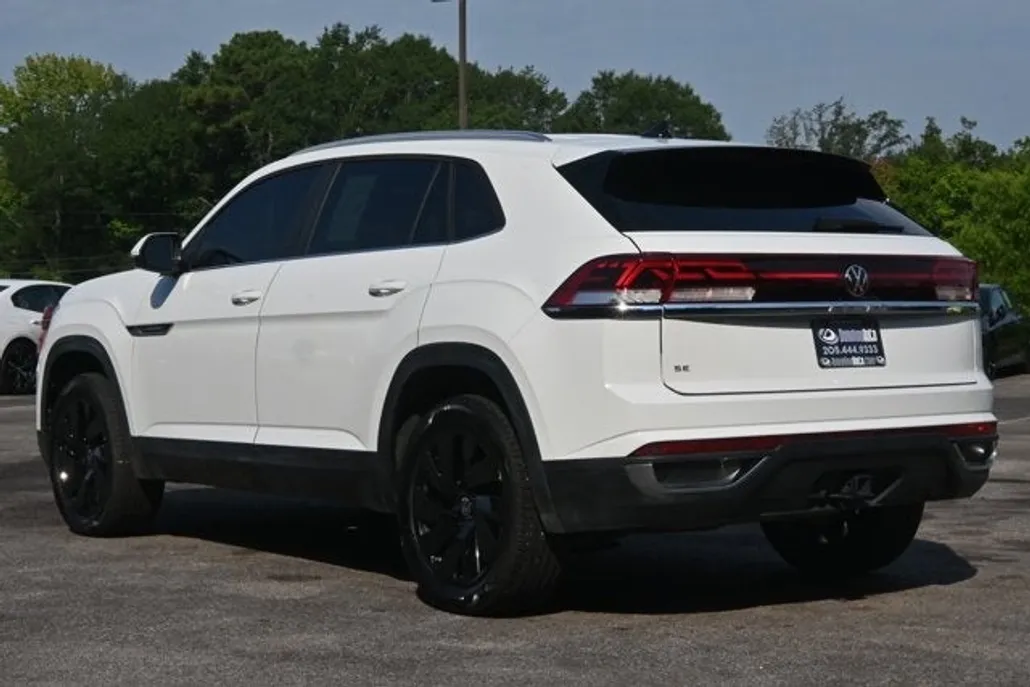 2024 Volkswagen Atlas Cross Sport SE Technology photo 1