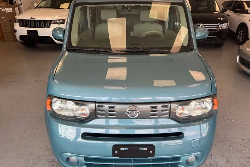 2011 Nissan Cube SL photo 1