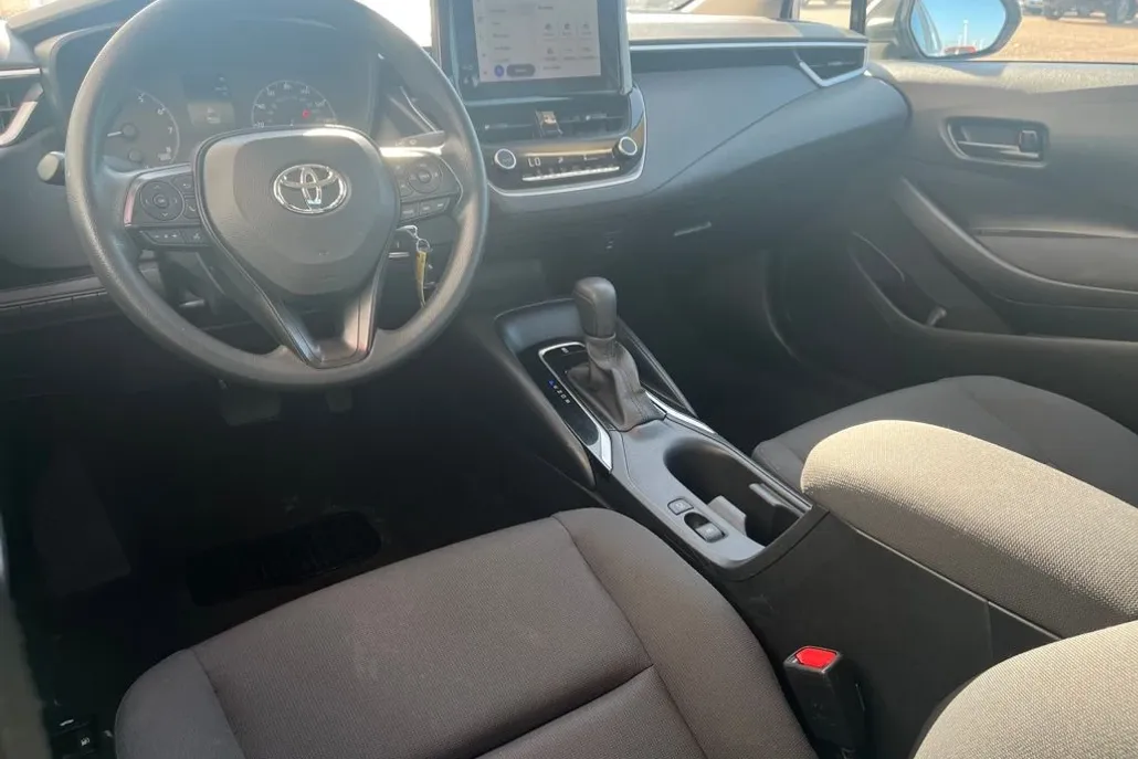 2023 Toyota Corolla LE photo 1