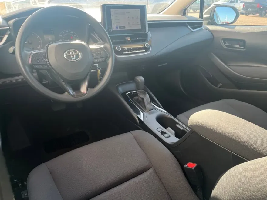 2023 Toyota Corolla LE photo 1
