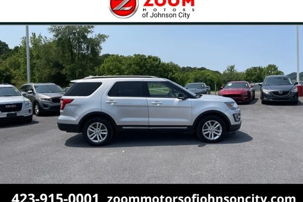 2017 Ford Explorer XLT photo 1
