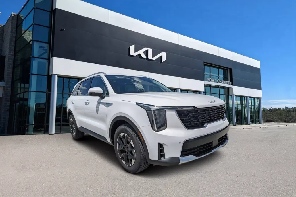 2025 Kia Sorento S photo 1