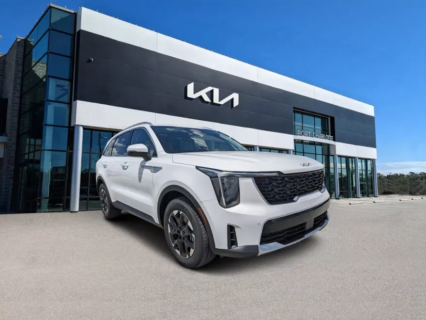 2025 Kia Sorento S photo 1