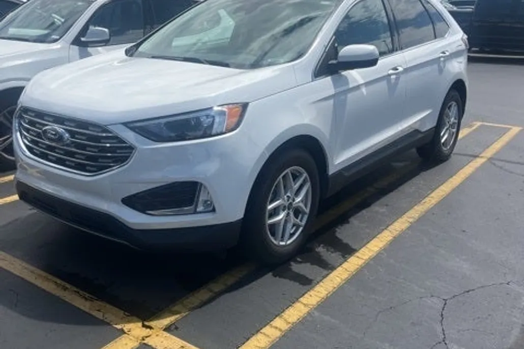 2022 Ford Edge SEL photo 1