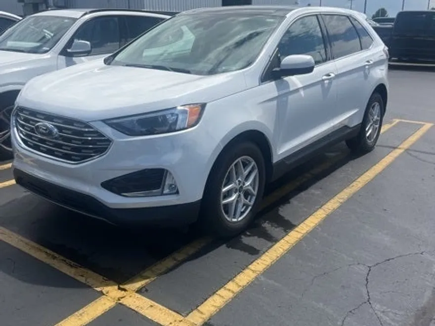 2022 Ford Edge SEL photo 1