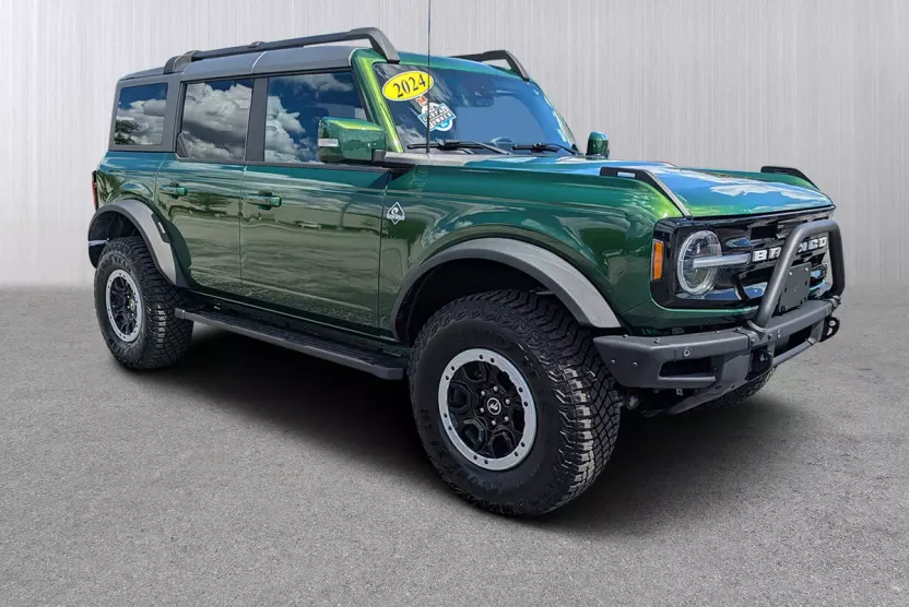 2024 Ford Bronco Outer Banks photo 1