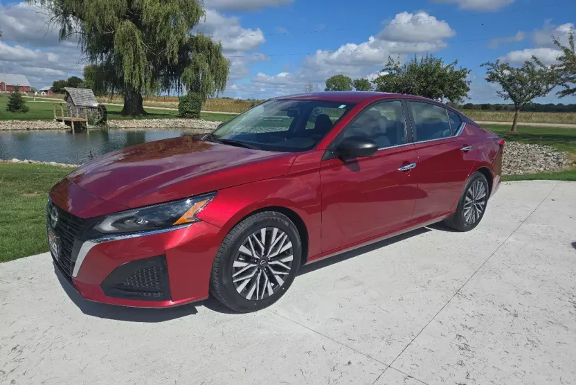 2024 Nissan Altima 2.5 SV photo 1