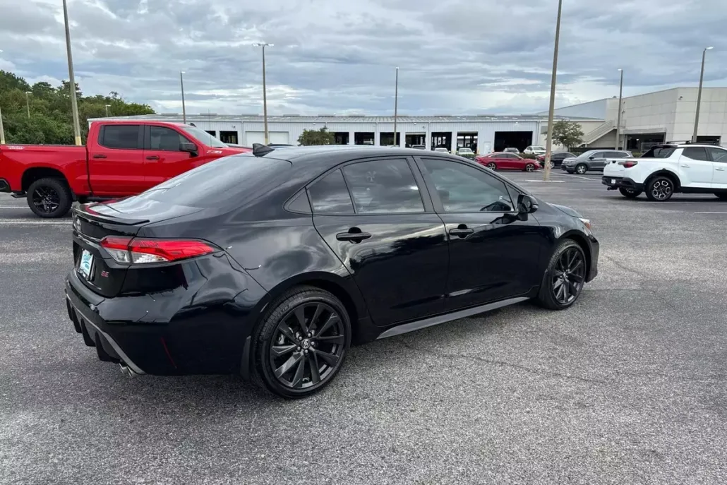 2023 Toyota Corolla SE photo 1