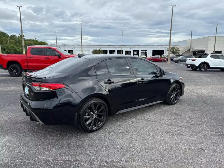 2023 Toyota Corolla SE photo 1