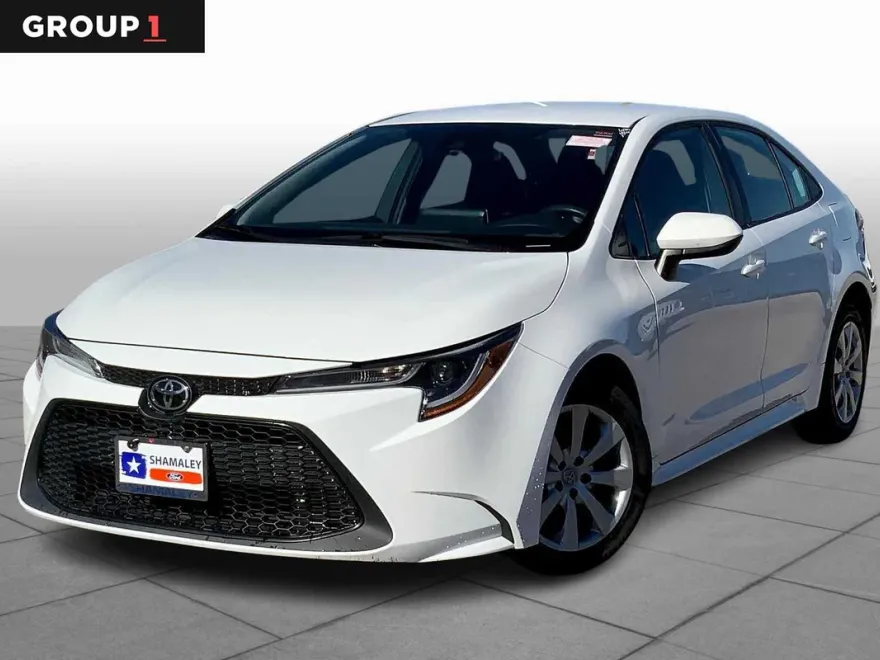 2021 Toyota Corolla LE photo 1