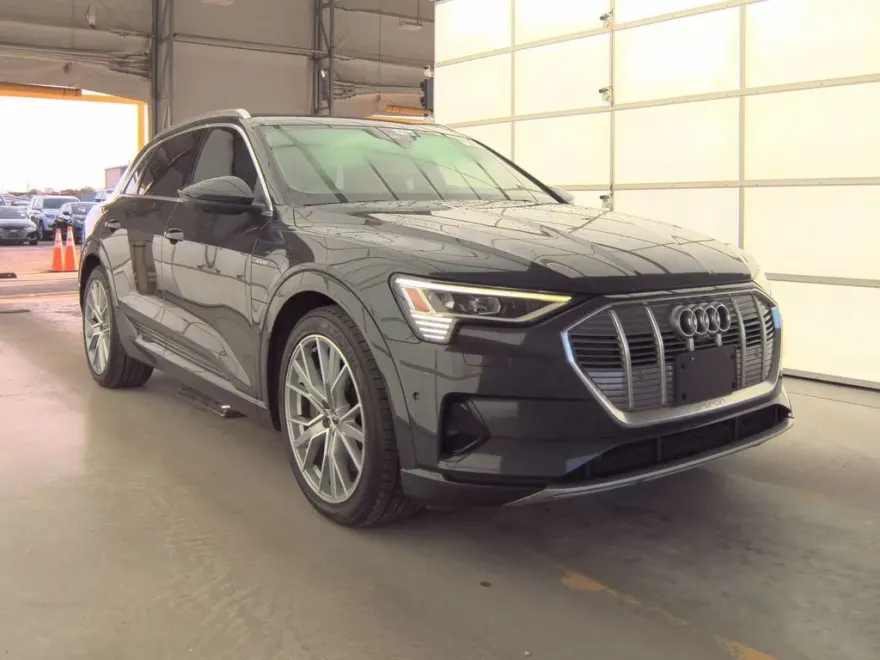 2019 Audi e-tron Prestige photo 1