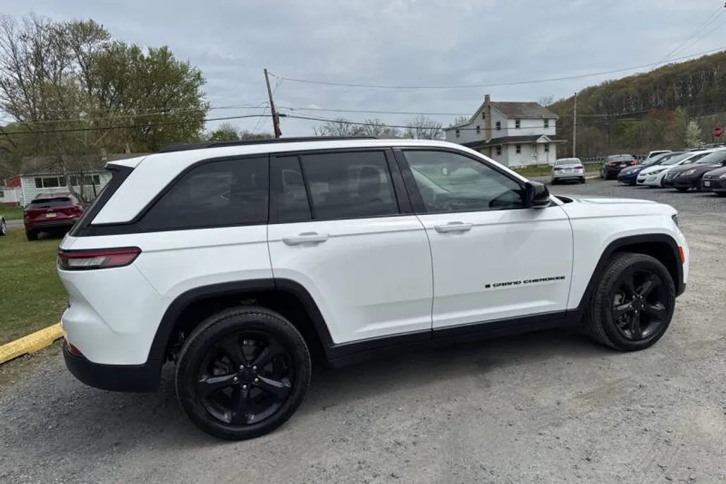 2023 Jeep Grand Cherokee Limited photo 1