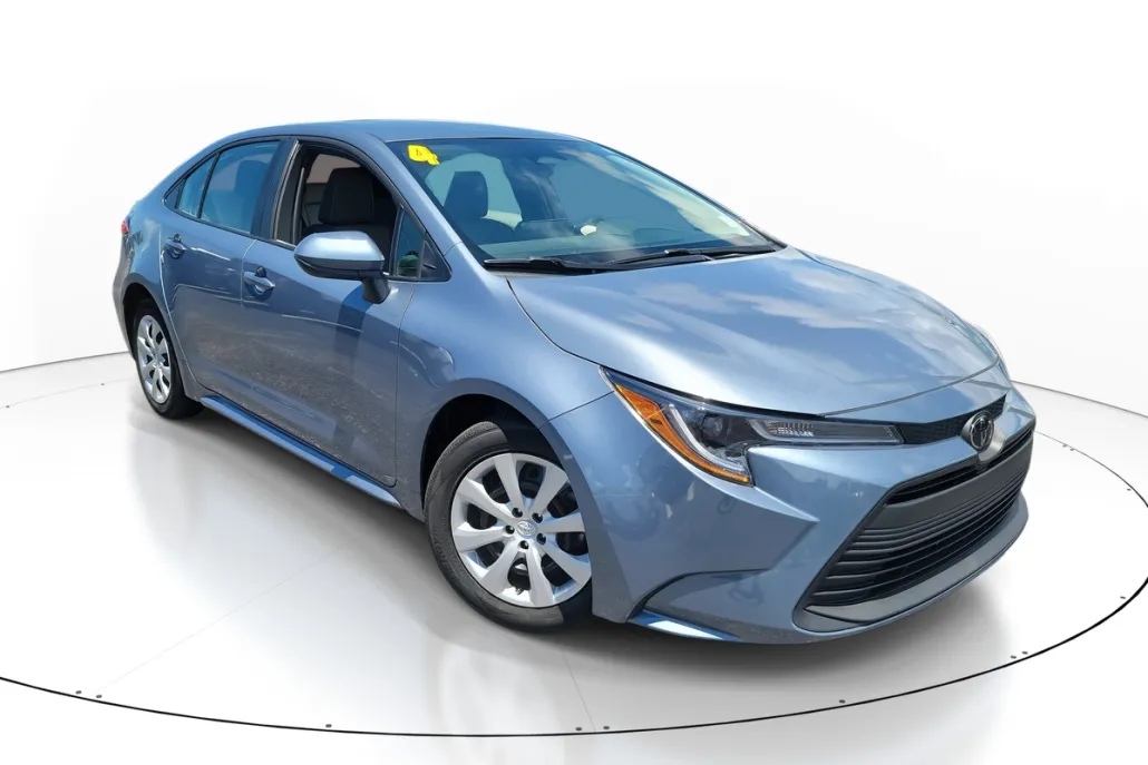 2024 Toyota Corolla LE photo 1