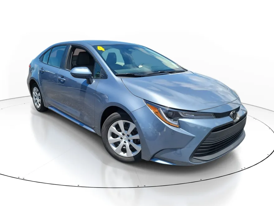 2024 Toyota Corolla LE photo 1