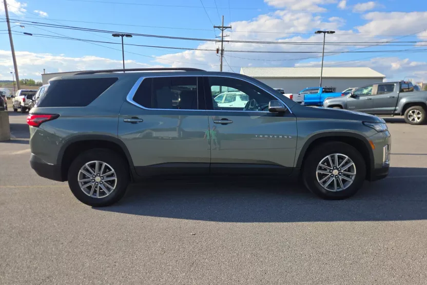 2023 Chevrolet Traverse Cloth photo 1