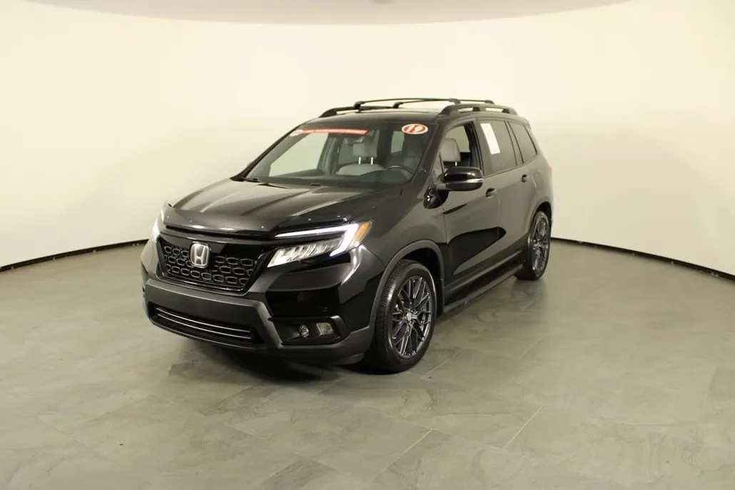 2019 Honda Passport Touring photo 1