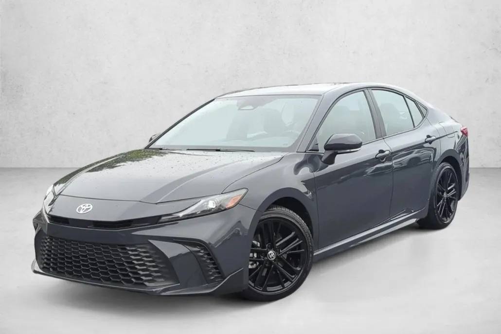 2025 Toyota Camry SE photo 1