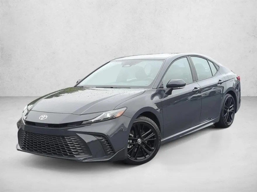 2025 Toyota Camry SE photo 1