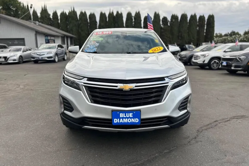 2022 Chevrolet Equinox LT photo 1