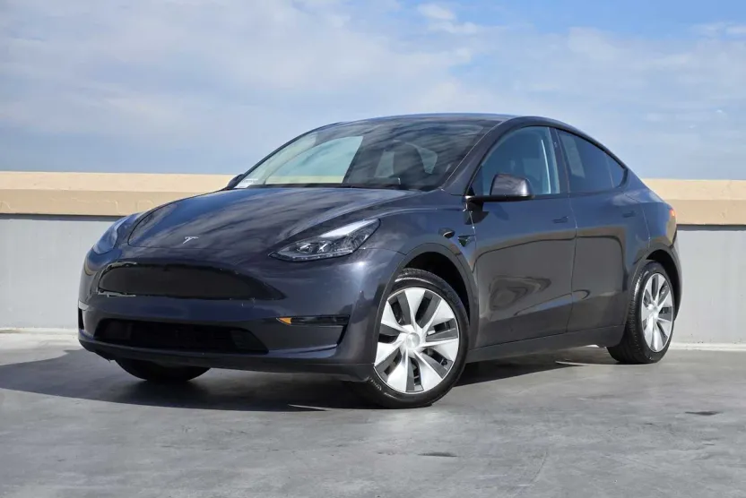 2024 Tesla Model Y photo 1