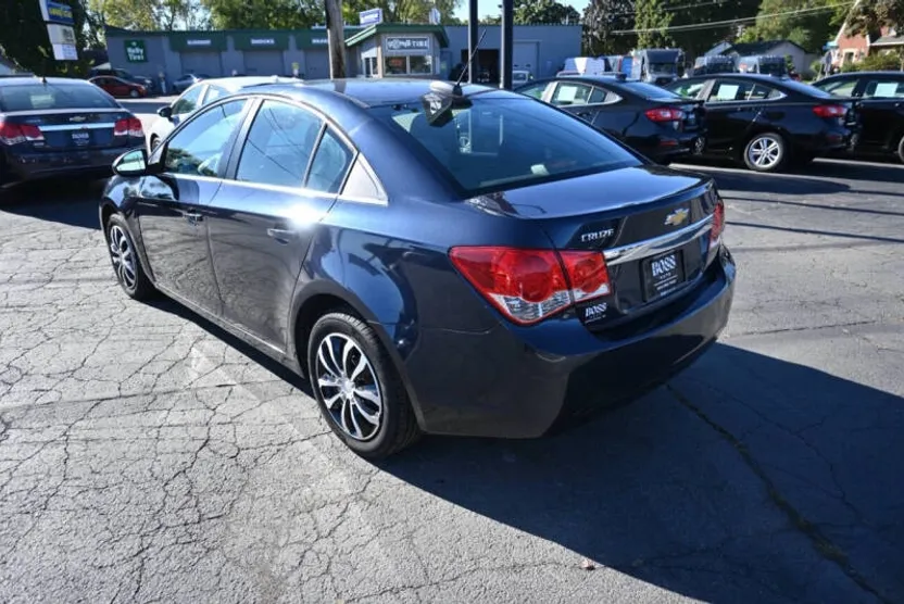 2016 Chevrolet Cruze LT photo 1