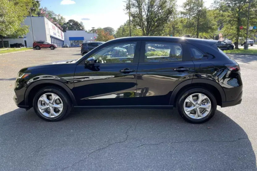 2023 Honda HR-V LX photo 1