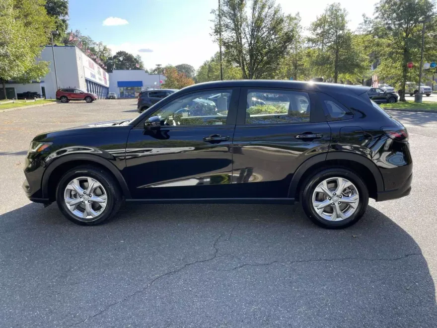 2023 Honda HR-V LX photo 1