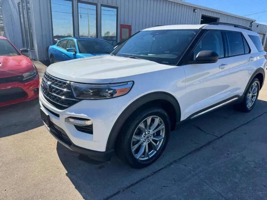 2021 Ford Explorer XLT photo 1