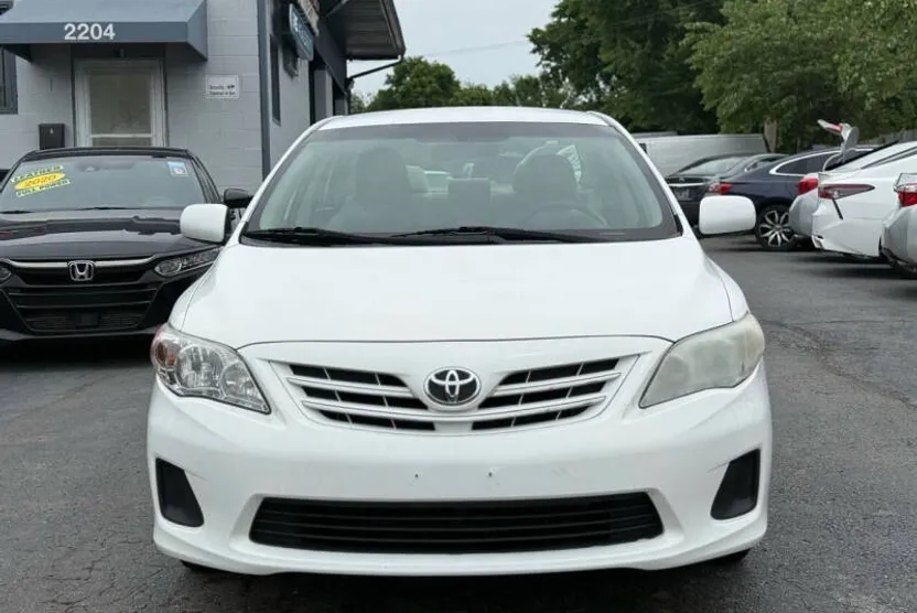 2013 Toyota Corolla LE photo 1
