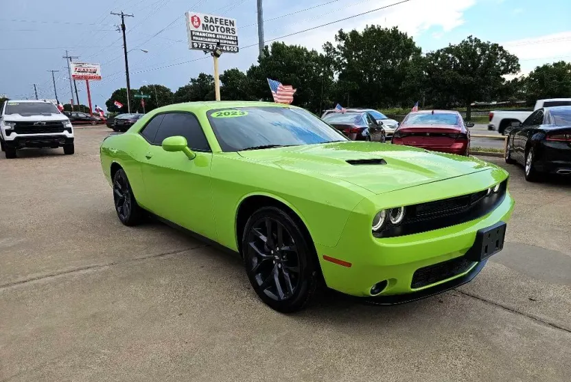 2023 Dodge Challenger SXT photo 1