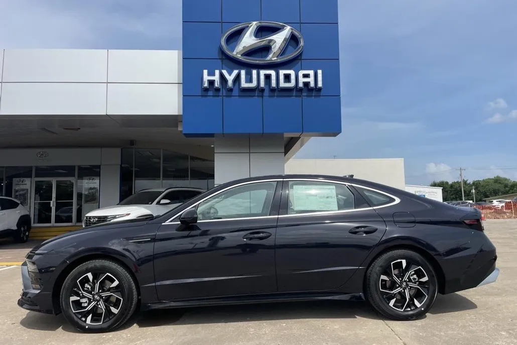 2025 Hyundai Sonata SEL photo 1